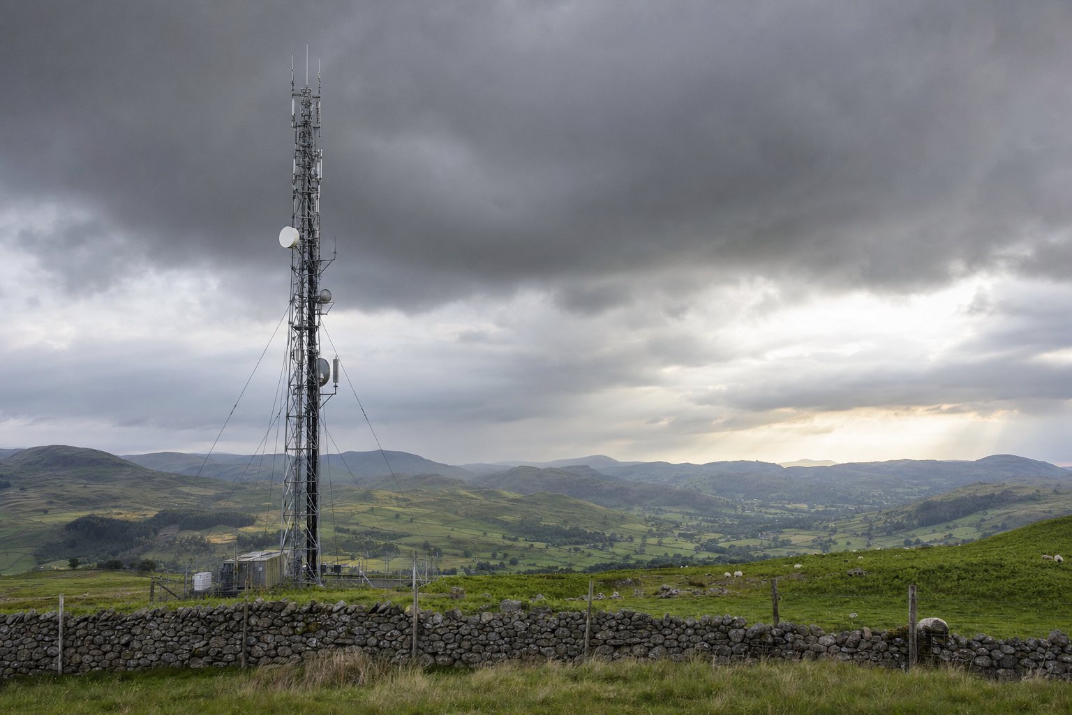 Greenfield lattice mast in the British countryside
